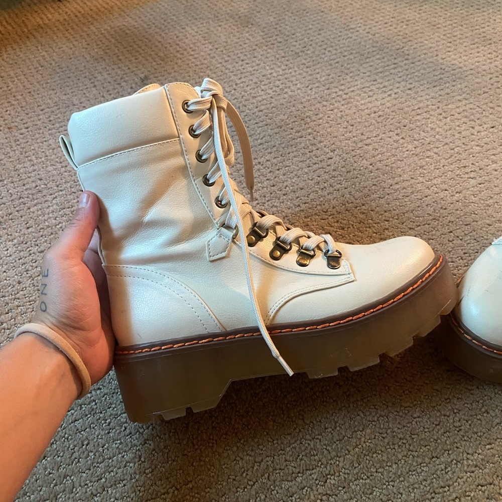 Boots size 8